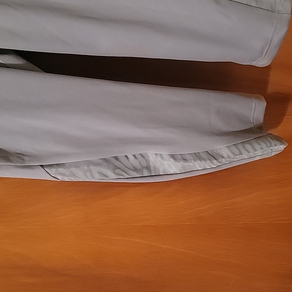 NWT Adidas Woman's Gray Workout Leggings Size: Small - Picture 2 of 5